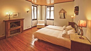 豪華雙人房 (with an Extra Bed) | 免費無線上網、床單