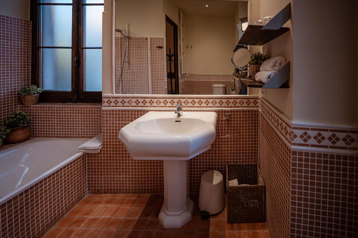 grand suite, terrace | bathroom | shower, hair dryer, towels