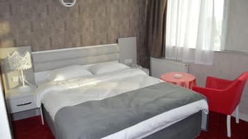 In-room safe, desk, soundproofing, free WiFi