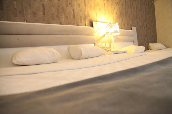 Caja de seguridad en la habitación, escritorio y insonorización