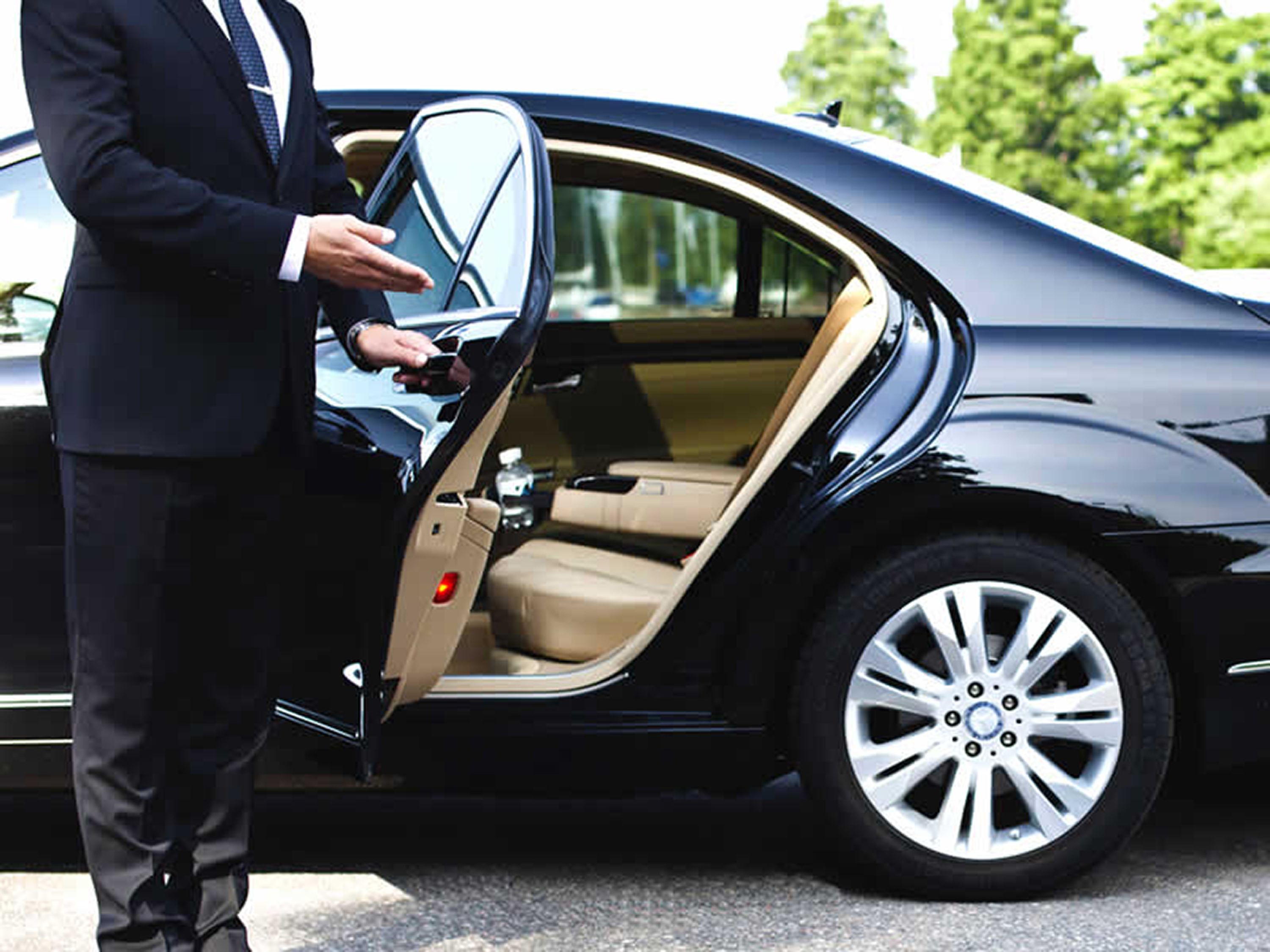 خدمة النقل المكوكية من وإلى المطار