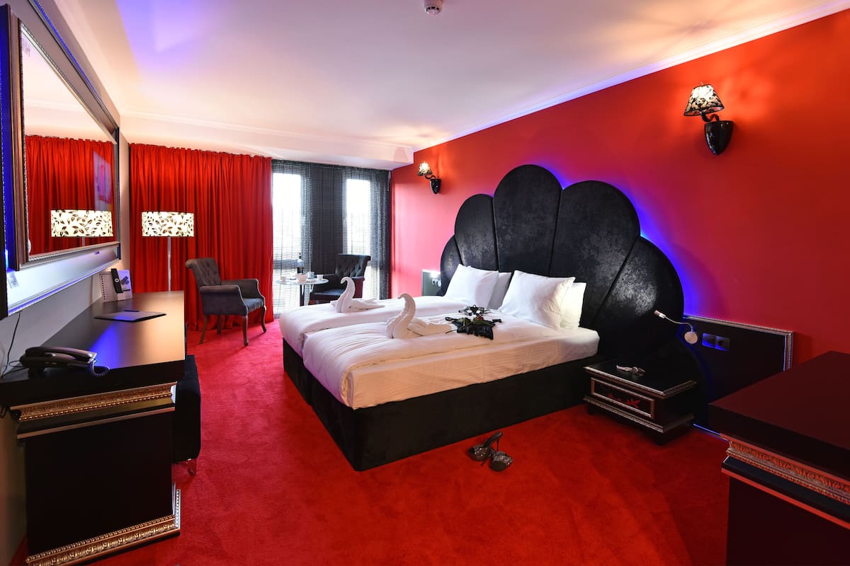 Doppia Deluxe, 1 camera da letto | 1 camera, minibar, una cassaforte in camera, una scrivania