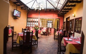 Daily continental breakfast (USD 4.00 per person) - Hotel Calle Angosta (Cuenca)