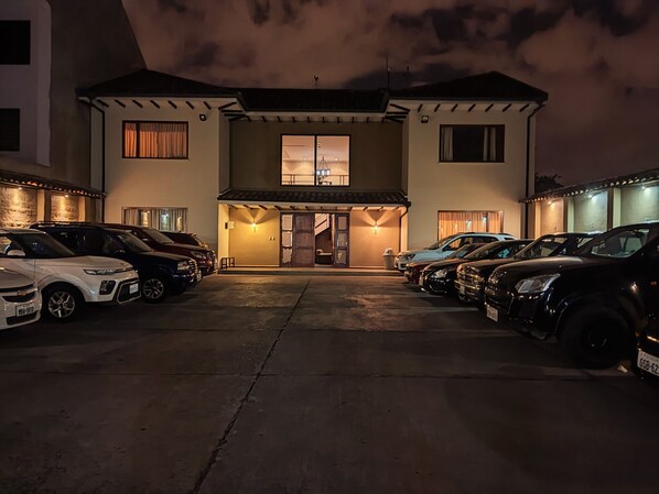 Accessible parking - Hotel Calle Angosta (Cuenca)