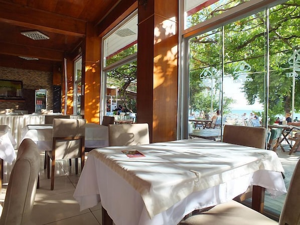 Breakfast, lunch, dinner served; Turkish cuisine