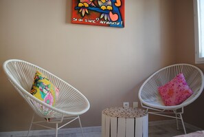 Quarto casal conforto | Cofres nos quartos, individualmente decorados