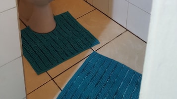 Apartment, 1 Bedroom | Bathroom | Shower, towels
