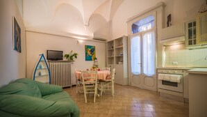 City Duplex, 1 Bedroom, Ground Floor | Living area