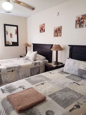 Habitación superior con 2 camas individuales | Wifi gratis