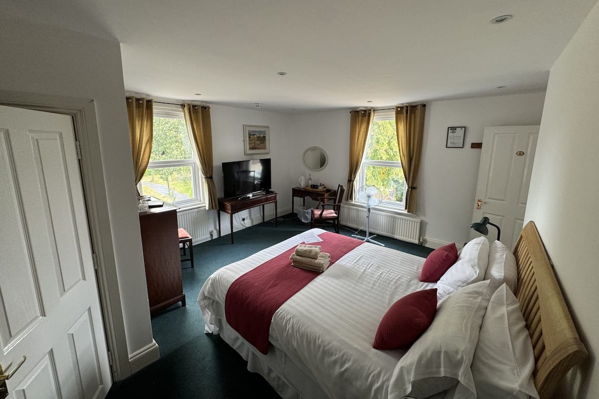 Double or Twin Room, Ensuite, Garden View | 1 bedroom, individually decorated, individually furnished