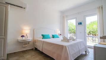 Deluxe Double Room, 1 Queen Bed, Balcony, Partial Sea View | Minibar, free WiFi, bed sheets