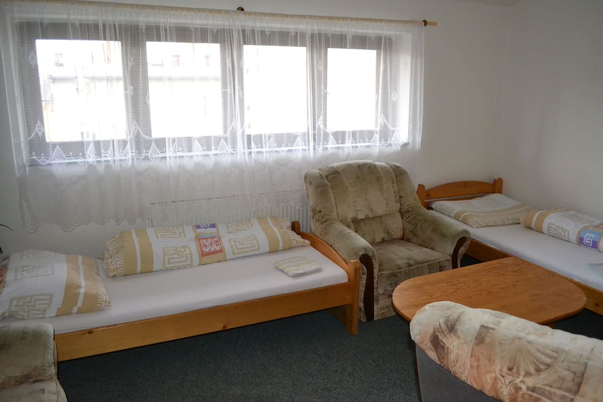 City appartement, 2 slaapkamers, koelkast | Verduisterende gordijnen, een strijkplank/strijkijzer, gratis wifi