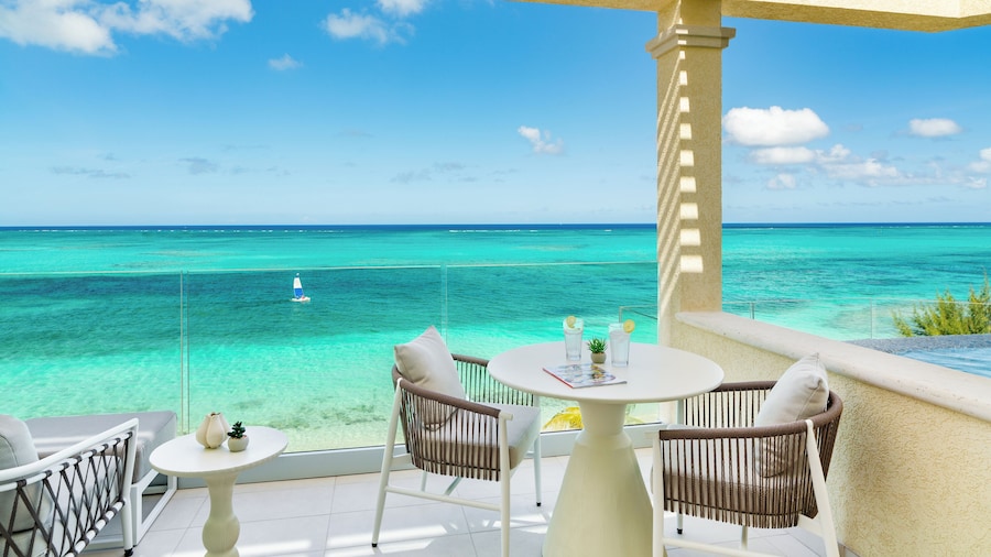 Beachfront at Windsong on the Reef