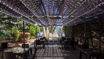 Breakfast, lunch, dinner served; Turkish cuisine