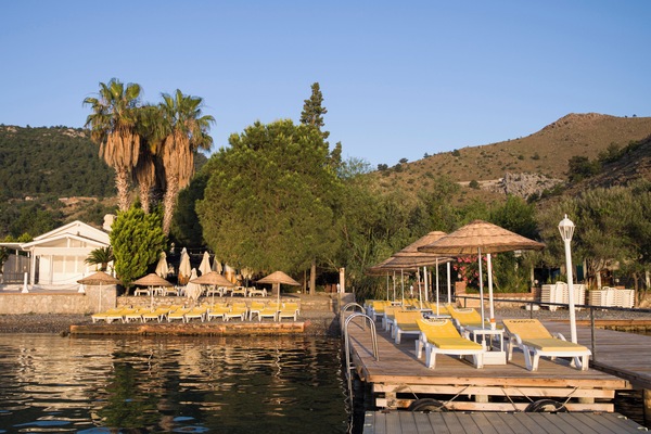 Private beach nearby, sun loungers, beach umbrellas, scuba diving
