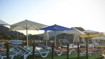 Se sirven desayunos, almuerzos y cenas; cocina turca