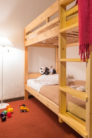 Studio 6 personnes - 1 coin nuit | Lits bébé (en supplément), Wi-Fi gratuit, draps fournis