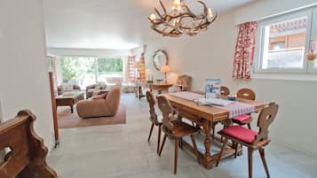 Apartment, 4 Bedrooms | Dining room