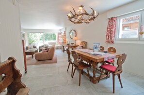 Appartement, 4 chambres | Salle à manger