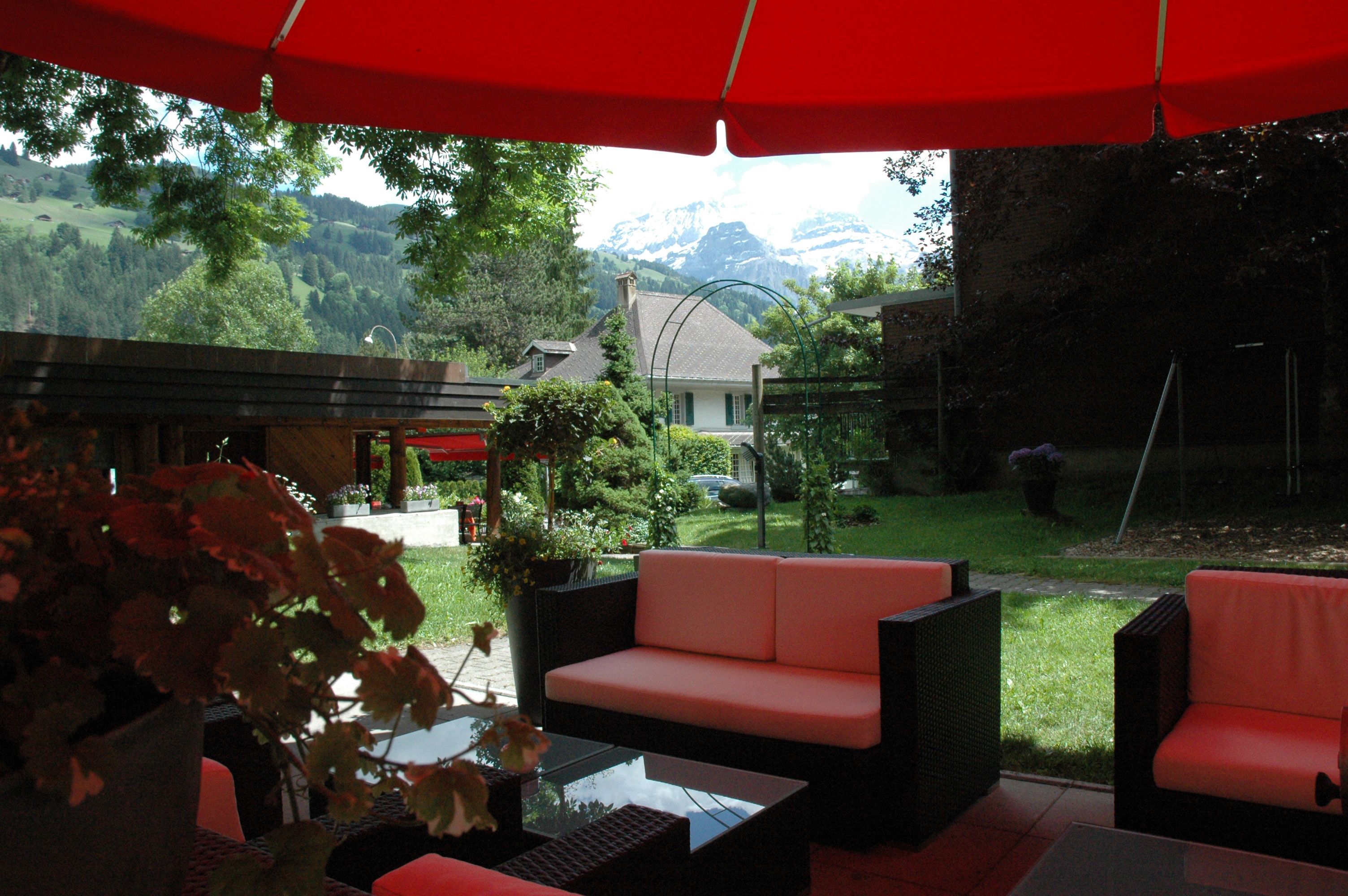 3 restaurants, serveren ontbijt, lokale en internationale gerechten