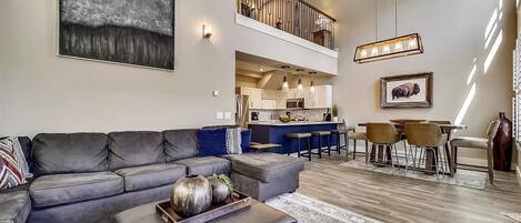 Condo, 3 Bedrooms | Living room | TV, fireplace