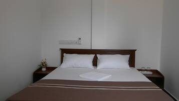Deluxe Double Room, Private Bathroom | Desk, free WiFi, bed sheets