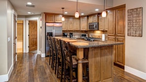 Hus - 2 sovrum | Eget kök | Stort kylskåp, mikrovågsugn, ugn och spishäll