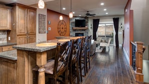 Hus - 2 sovrum | Eget kök | Stort kylskåp, mikrovågsugn, ugn och spishäll