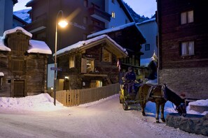 Front of property - Chalet Z'Gogwärgji (Zermatt)