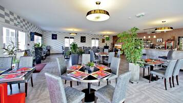 Lunch and dinner served