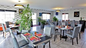 Lunch and dinner served - Logis L'auberge de Moricq (Angles)