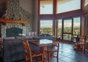 32-inch flat-screen TV with cable channels, TV - El Bosque by DOT Tradition (Villa La Angostura)