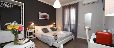 Deluxe Double Room, Ensuite | Premium bedding, minibar, in-room safe, desk