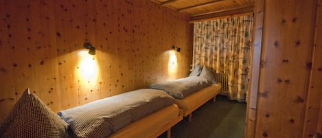 Appartamento, 2 camere da letto (Castor) | 2 camere, una scrivania, postazione laptop, insonorizzazione