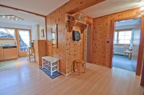 2 bedrooms, desk, laptop workspace, soundproofing