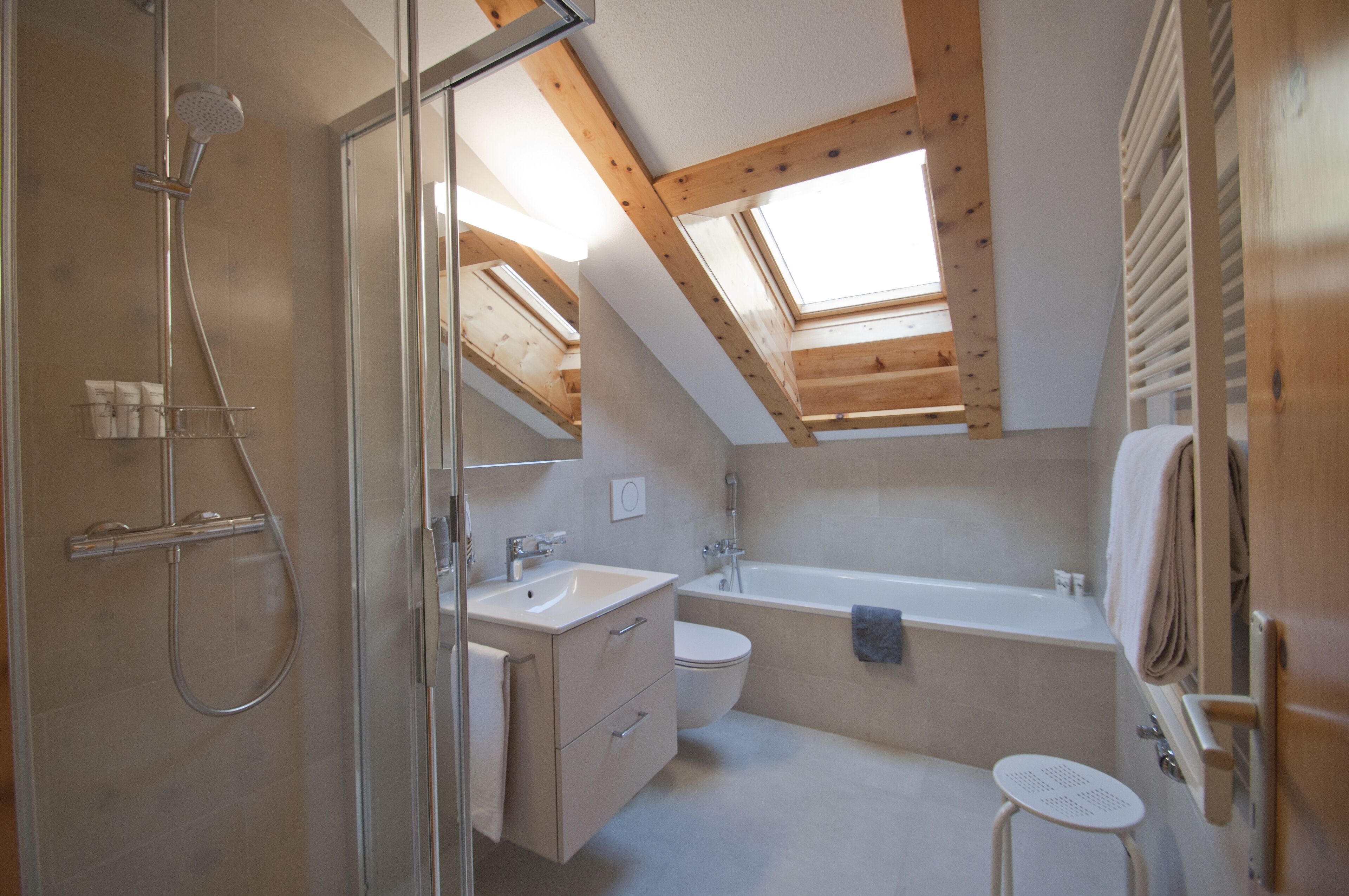 Apartment, 1 Bedroom (Matterhorn) | Bathroom | Free toiletries, hair dryer, towels, soap