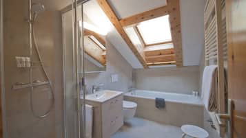 Apartment, 1 Bedroom (Matterhorn) | Bathroom | Free toiletries, hair dryer, towels, soap