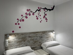 Twin Room, Shared Bathroom | Desk, blackout drapes, free WiFi, bed sheets