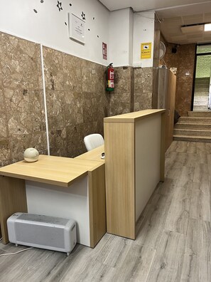 Reception - Casa de huespedes Almansa (Madrid)