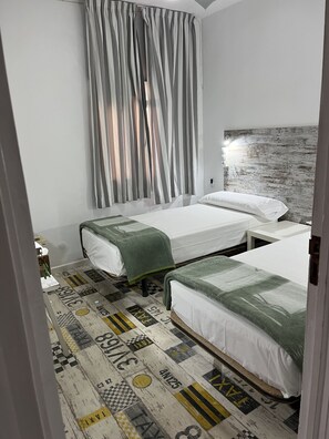 Twin Room, Shared Bathroom | Desk, blackout drapes, free WiFi, bed sheets