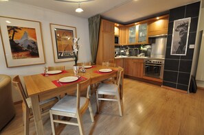 Appartement, 1 chambre | Restauration dans la chambre