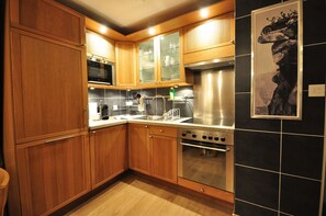Apartment, 1 Bedroom | Private kitchen - Haus Armina - Wohnung Edward (Zermatt)
