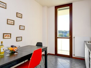 Penthouse Exclusif, 4 chambres, terrasse, vue montagne | Cuisine privée | Grand réfrigérateur, micro-ondes, plaque de cuisson, lave-vaisselle