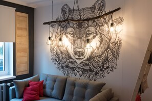 Apartament Comfort, 2 dormitoris, vistes al turó, al costat d'un vessant | Sala d'estar | Televisor de pantalla plana 