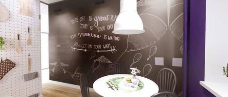 Comfort Apartment, 2 Bedrooms, Hill View, Slope side | In-room dining