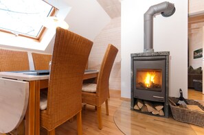 Apartment, Non Smoking | Living area | Flat-screen TV, fireplace - Ferienwohnung Oberhaus Erding (Erding)