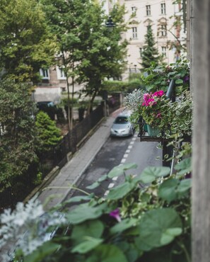 Economy Room, 2 Bedrooms (6C) | Street view - Cybulskiego Guest Rooms (Kraków)