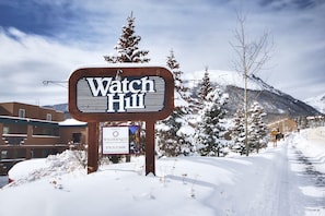 Condo, 2 quartos | Detalhe da fachada