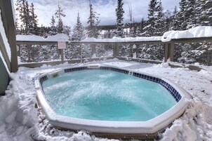 Bañera de hidromasaje exterior