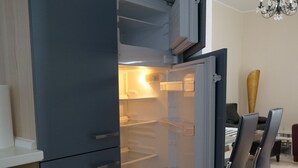 Leilighet – deluxe, 2 soverom, balkong (Apt 2 - 74qm) | Eget kjøkken | Kaffetrakter/tekoker, kjøleskap, mikrobølgeovn og ovn